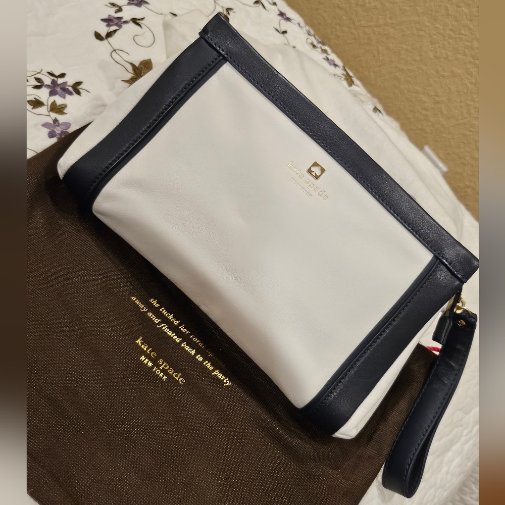 Kate Spade Clutch/Wristlet (white/navy)